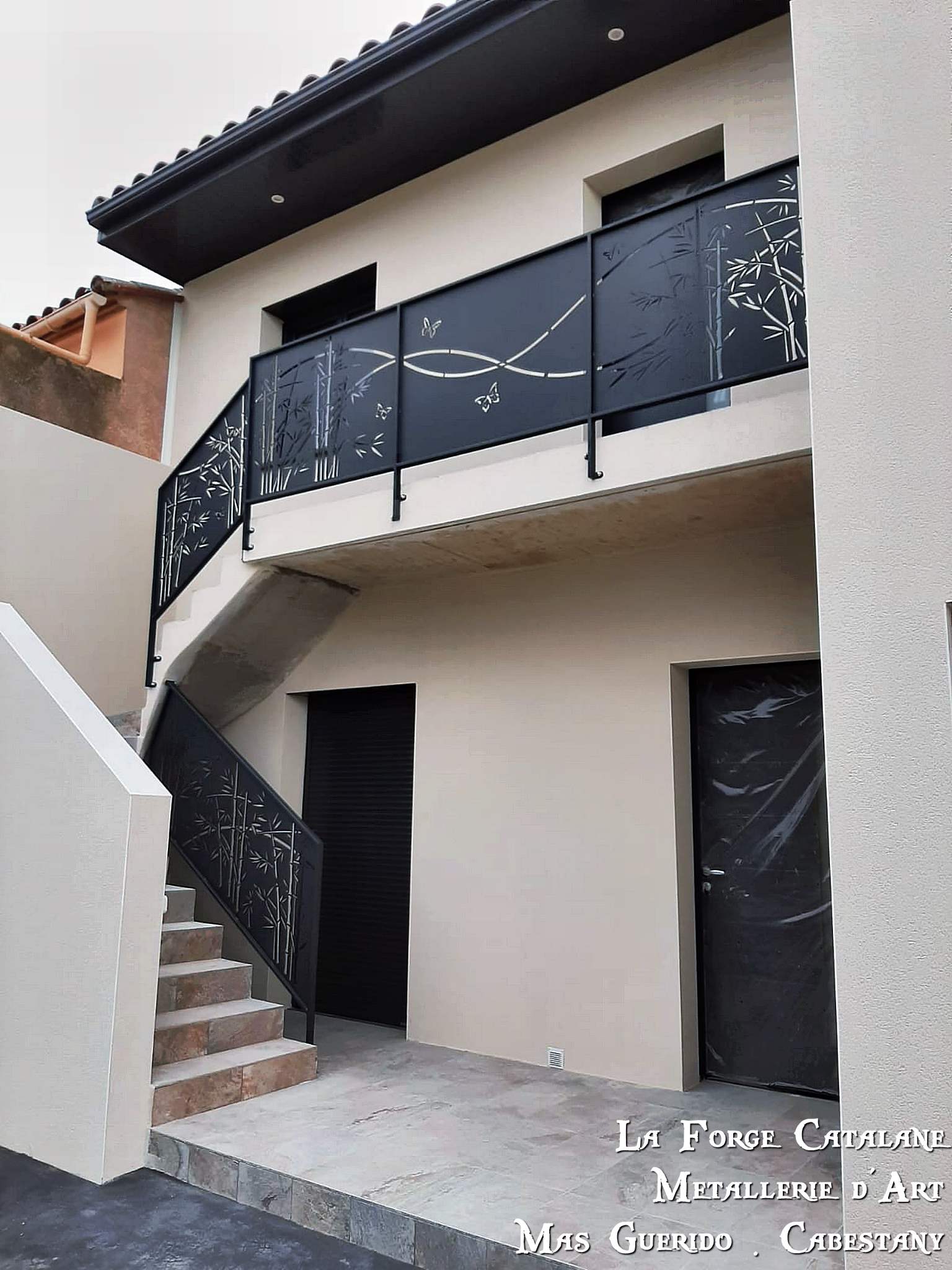 rampant et garde corps exterieur decoupe laser motifs vegetal roseaux thermolaquage forge catalane.jpg